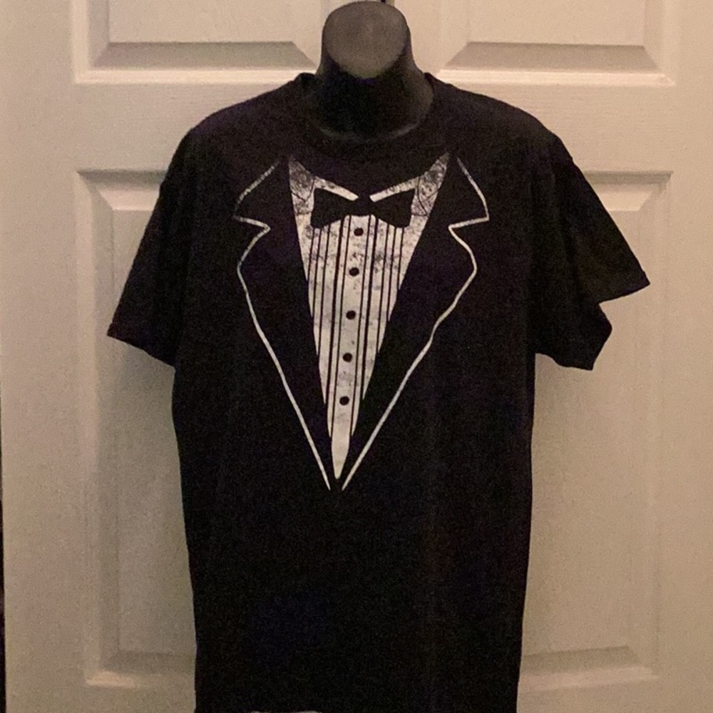 🖤NWOT Fun Unisex Tuxedo Tee Shirt Size Large Closet Must Have 🖤